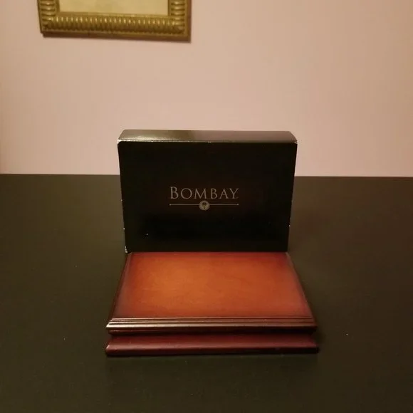 Card holder - Picture 1 of 4
